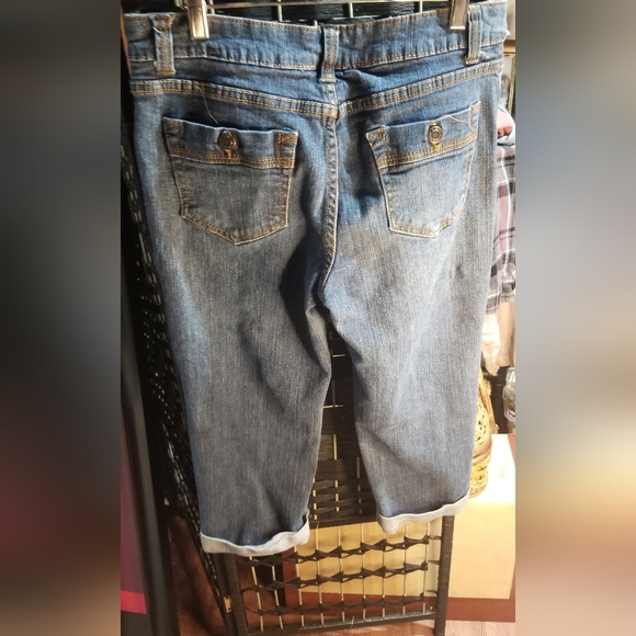 Faded Glory crop capris - Picture 3 of 4